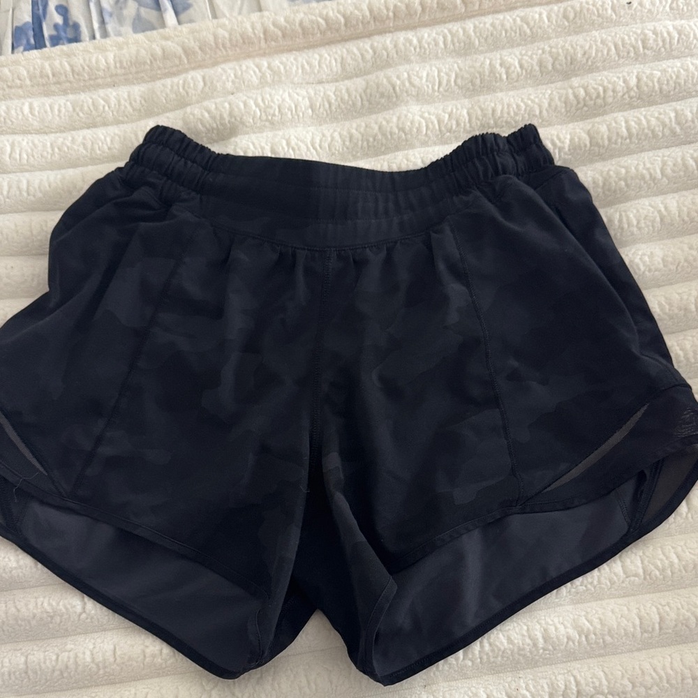 LULULEMON CAMO 4 INCH SHORTS, SIZE 4
